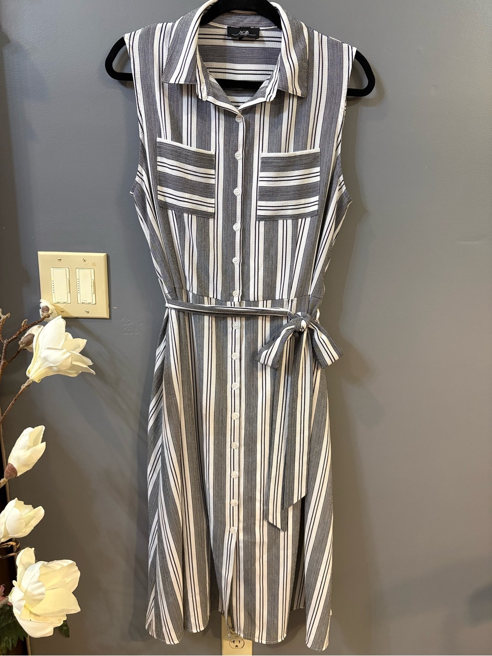 AGB Sleeveless Striped Shirt Midi Dress - Gray & White